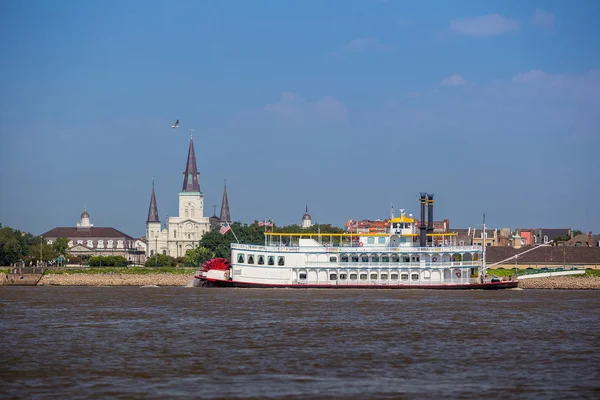 Quel fleuve passe près de la Nouvelle-Orléans ?